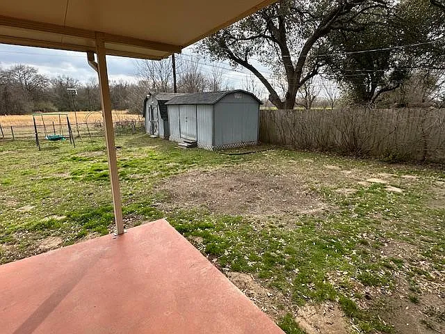 320 Merrell Dr — Photo 3