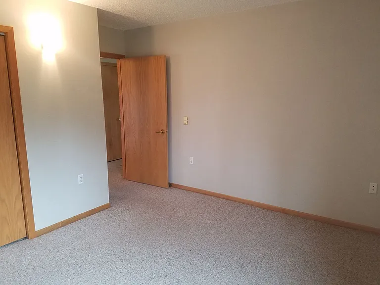 23298 Elm St — Photo 16
