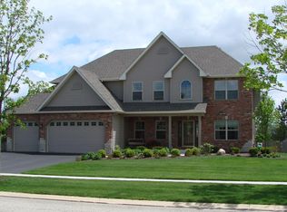 412 Heatherwood Dr, Oswego, IL 60543