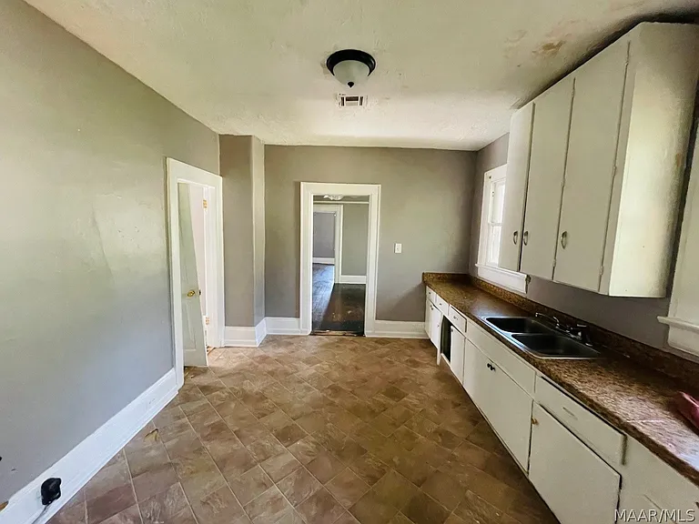 39 S Lewis St — Photo 6