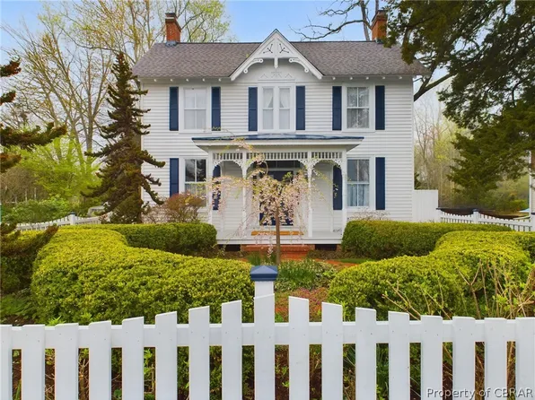 250 Prince George St, Urbanna, VA 23175