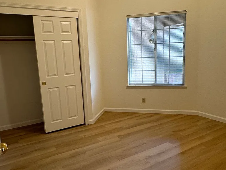 1422 Lorimer Way — Photo 13