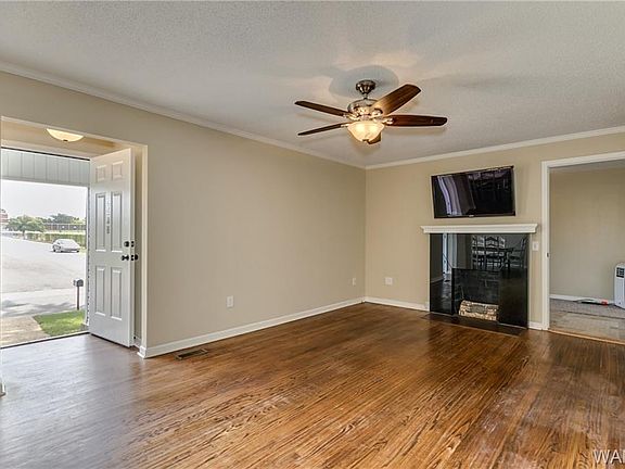 4th image of 2416 26th Ave