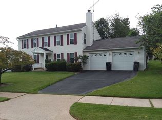 2 Red Wing Ct, Sterling, VA 20164