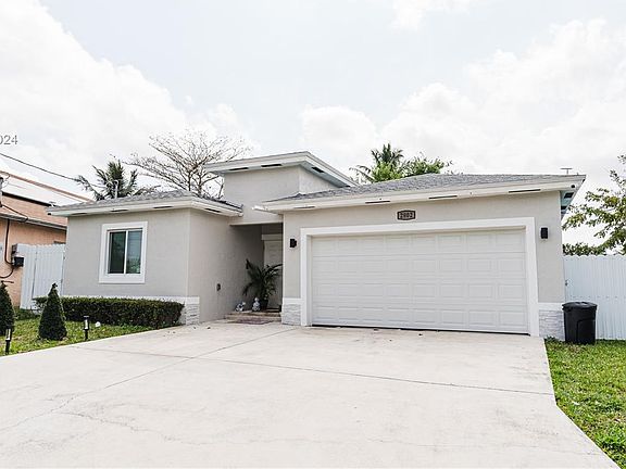 4th image of 2802 Washington Dr