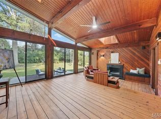 31 Bon Hills Dr, Saint Louis, MO 63132