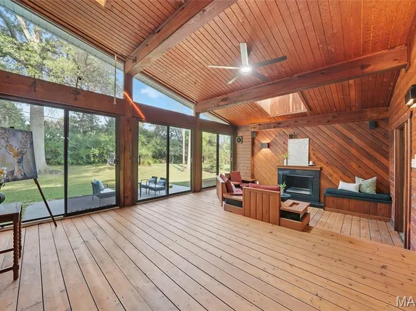 31 Bon Hills Dr, Saint Louis, MO 63132