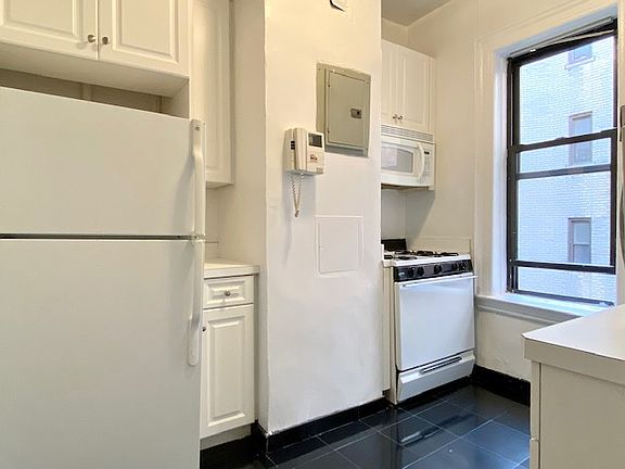 5th image of 189 Claremont Ave APT 44