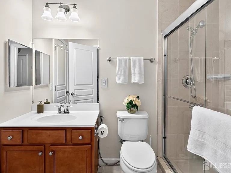 2103 Ethan Ln — Photo 4