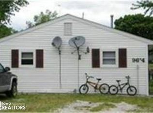 9614 Main St, Wapello, IA 52653