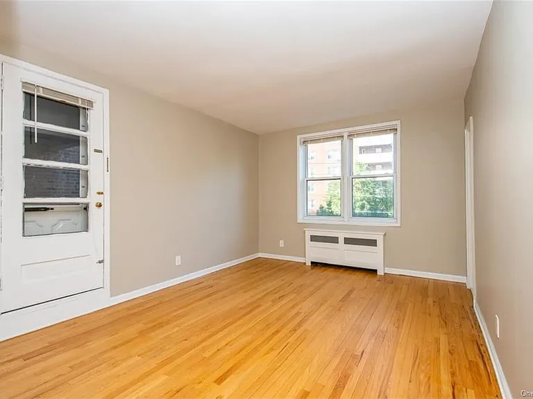 1133 Midland Ave #3H — Photo 8