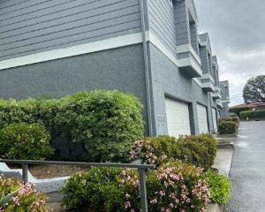 2nd image of 5703 Canterbury Dr