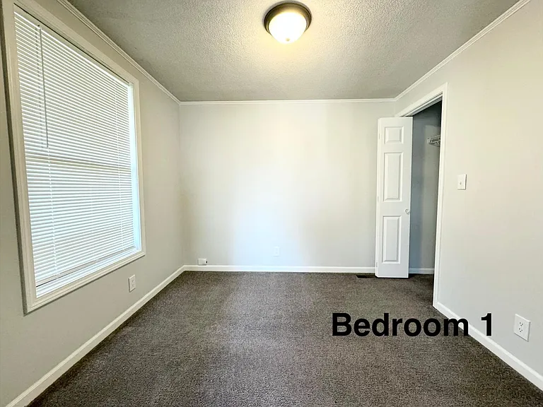628 S State St #1 — Photo 12