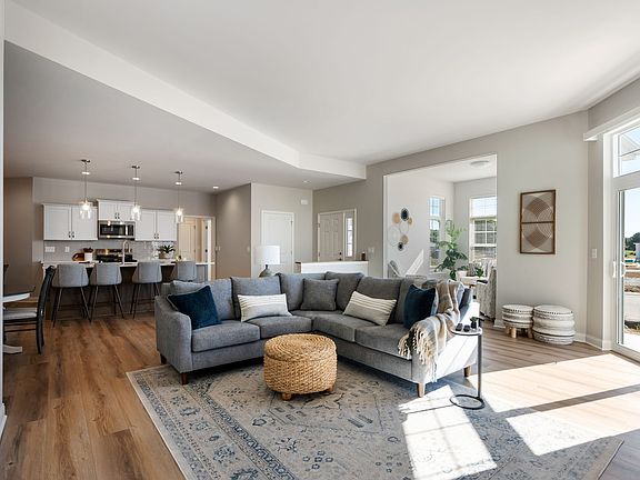 Great room to Sunroom