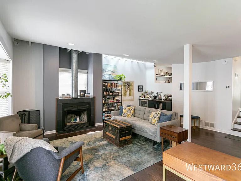 3934 N Hermitage Ave #CH — Photo 3