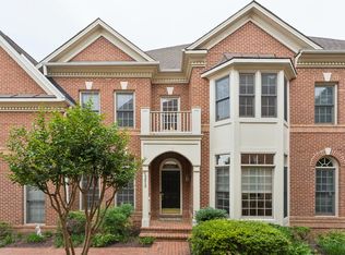 12810 Falcon Wood Pl, Fairfax, VA 22033