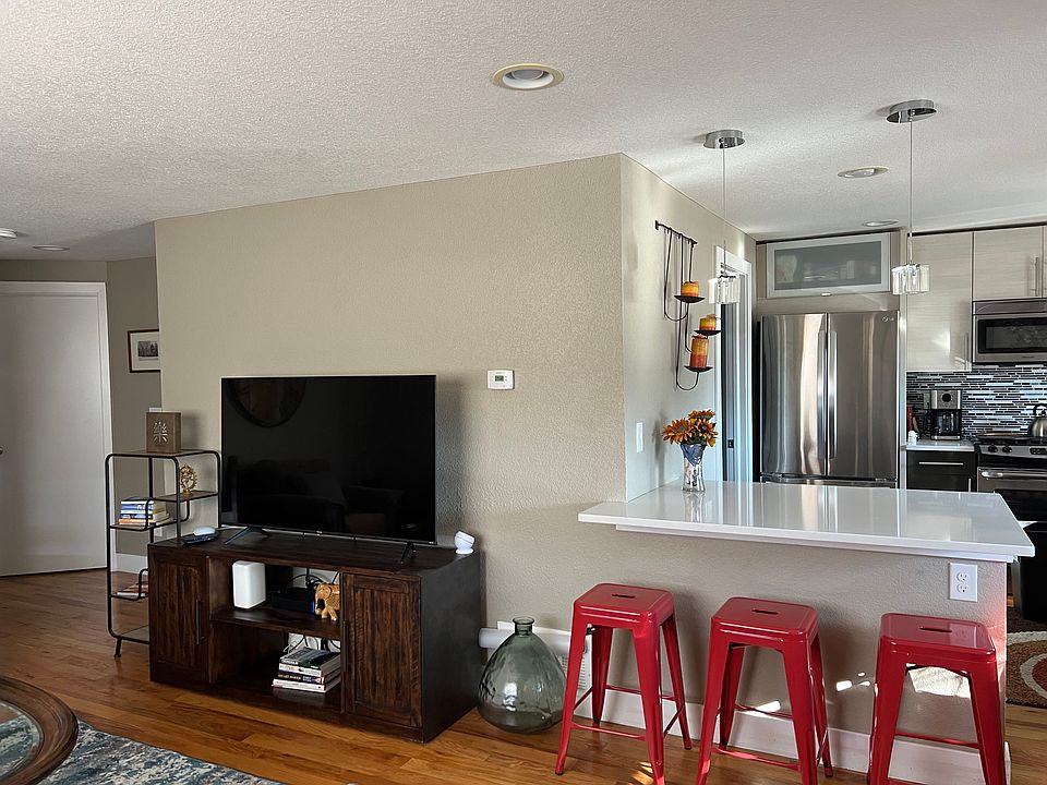 Kitchen peninsula with bar seating