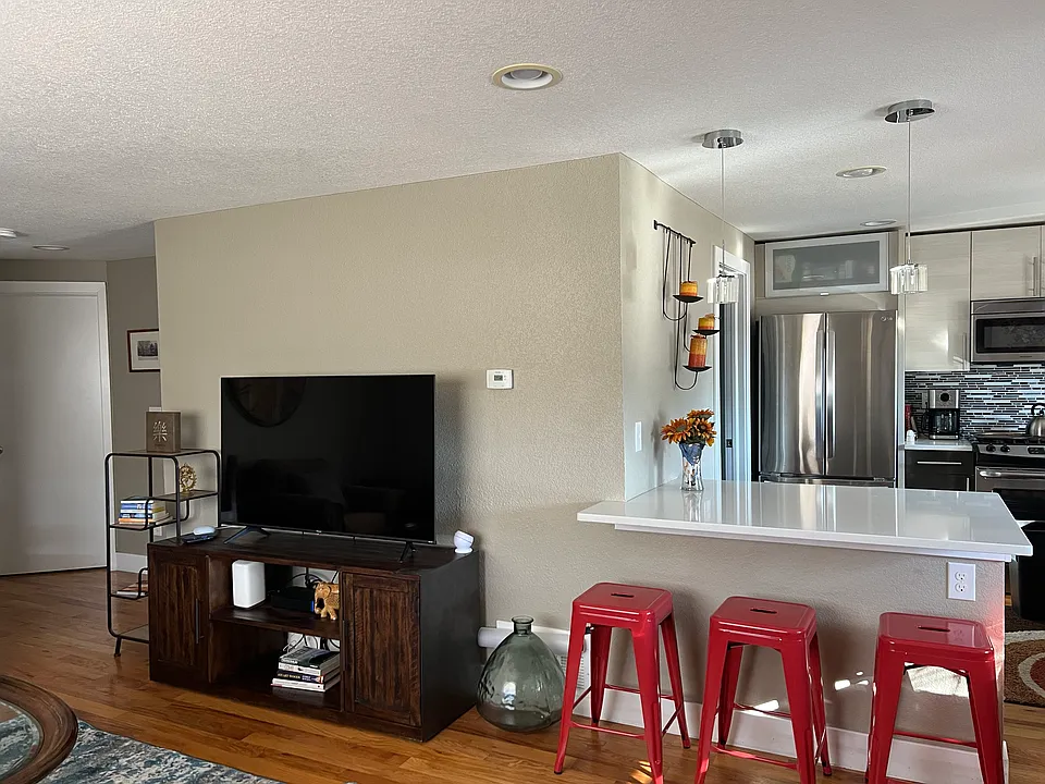Kitchen peninsula with bar seating
