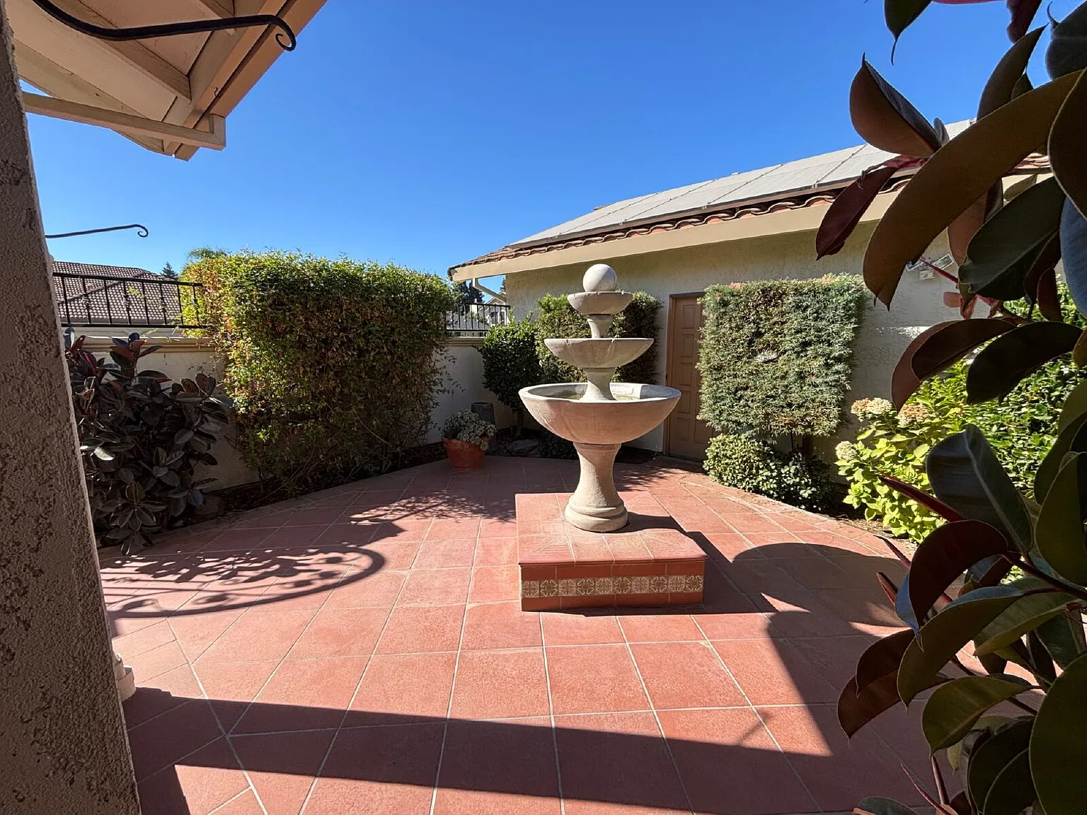3 bed, 2.5 bath, 2080 sqft, $3,800 — Photo 4