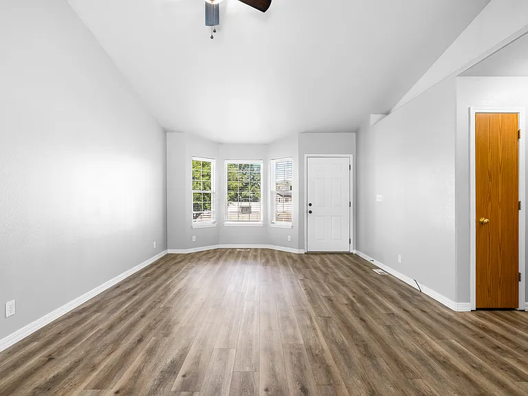 3812 S Springfield Ave — Photo 2