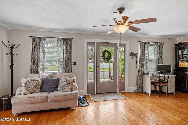 5th image of 402 Glen Avenue