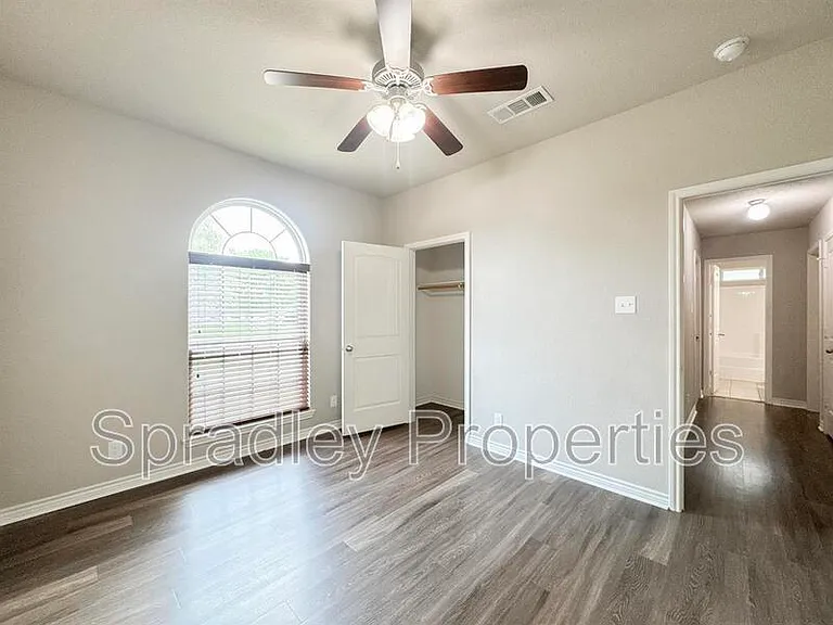 413 Bashaw Loop — Photo 11