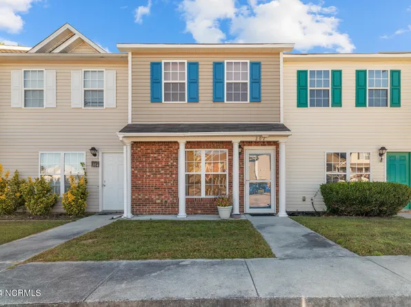 202 Pinegrove Court, Jacksonville, NC 28546