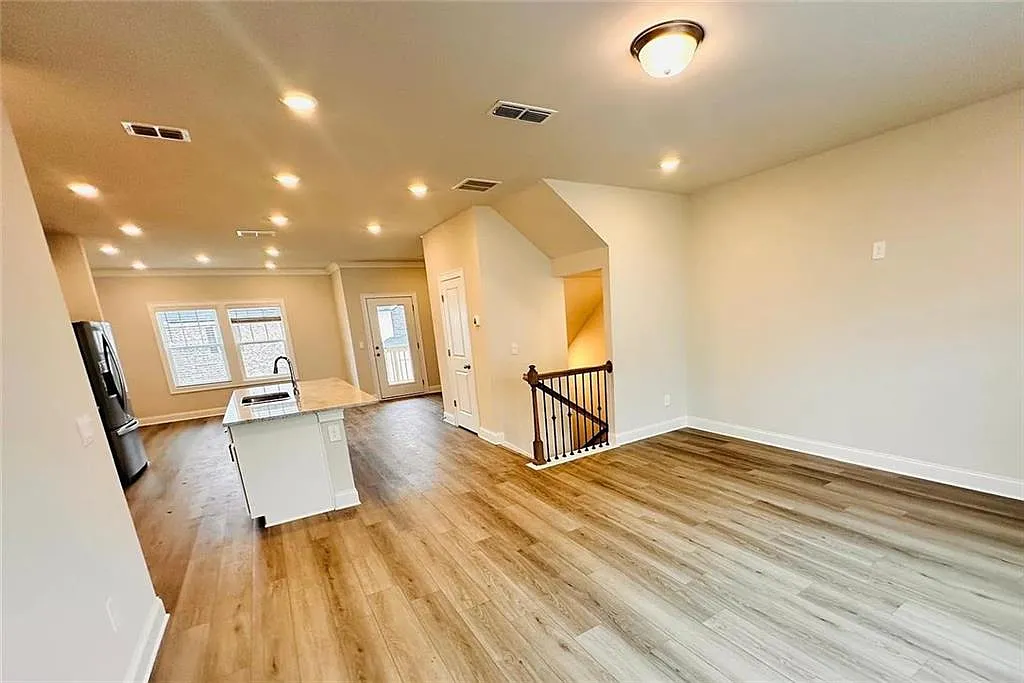 4 bed, 3.5 bath, 2148 sqft, $2,600 — Photo 4