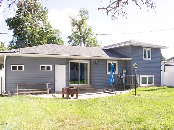 5th image of 215 E 10th Ave