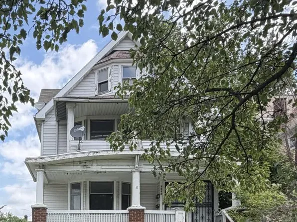 1853 Mannering Rd, Cleveland, OH 44112
