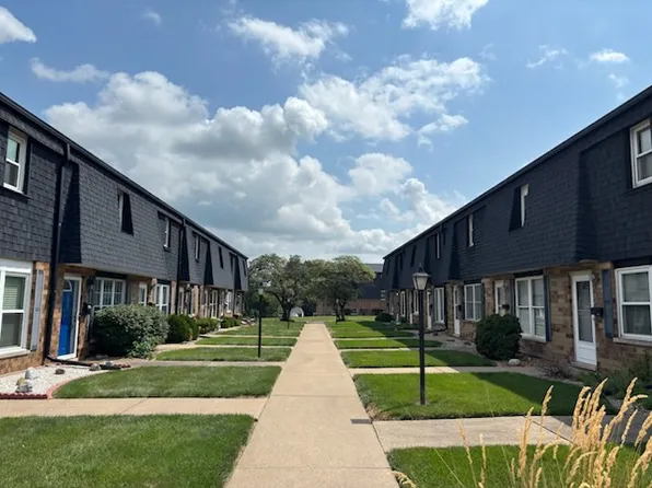 1911 Canterbury Dr APT D, Washington, IL 61571