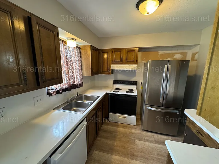 708 Cottonwood Ln — Photo 8