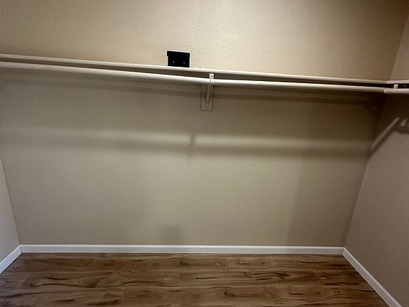Bed 2 large walk on closet