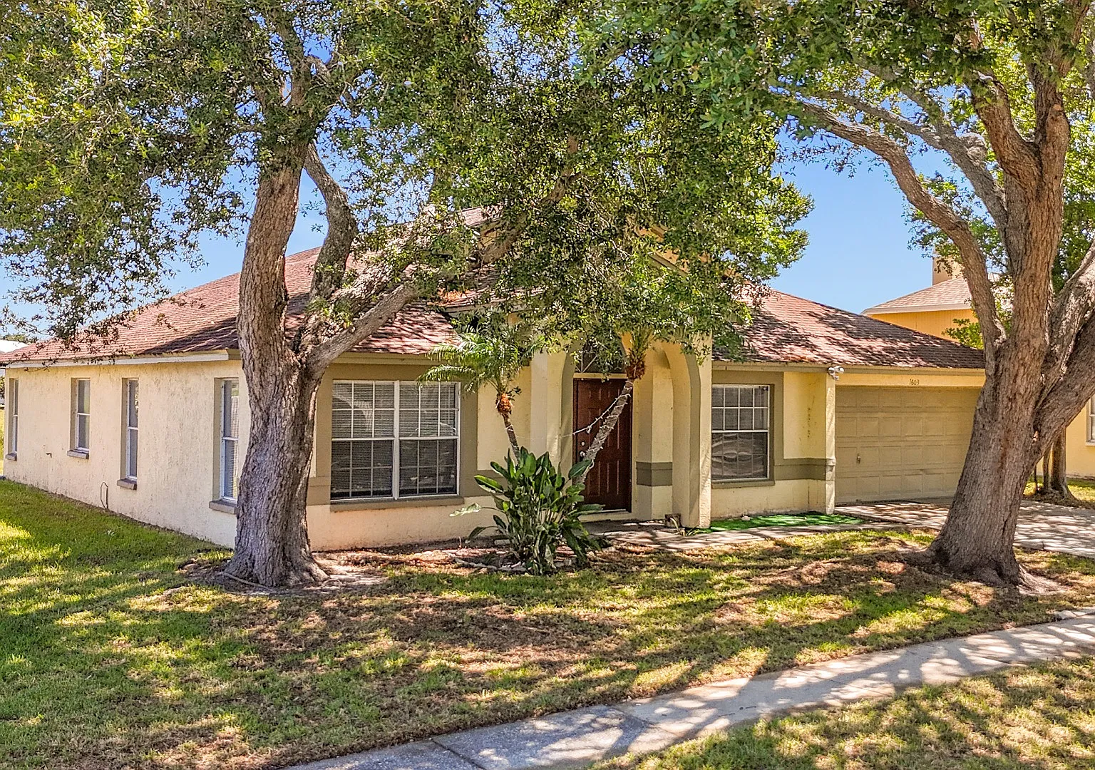 Spacious 4-Bedroom Retreat with 2 Baths in Brandon - 2103 Sq. Ft. of Comfort Awaits! — Photo 2