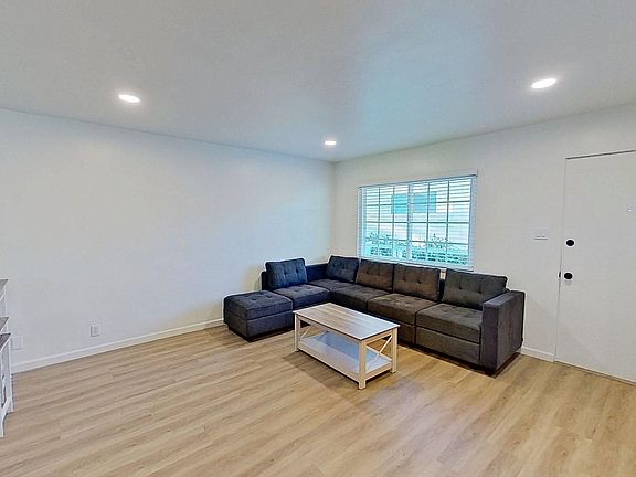 3rd image of 510 Glenneyre St APT 5