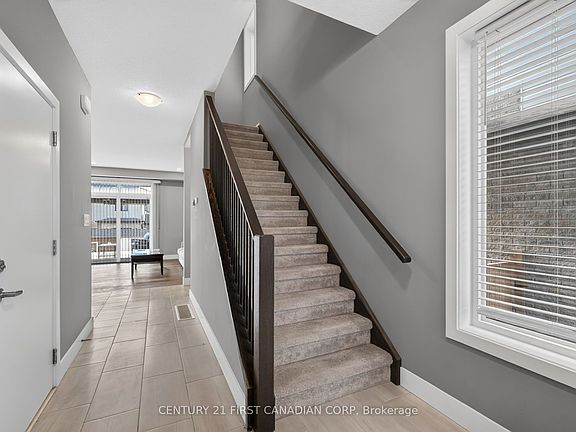 5th image of 362 Edgevalley Rd