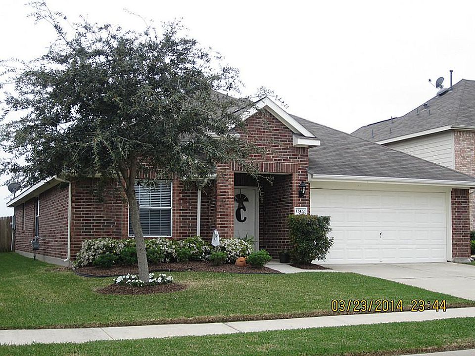 Pretty Lennar Built Raleigh Plan All Brick and NO back neighbors!
