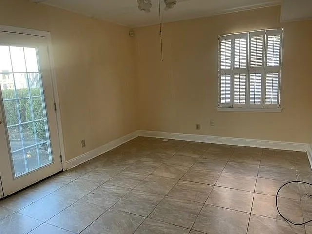5801 Albany Ct — Photo 6
