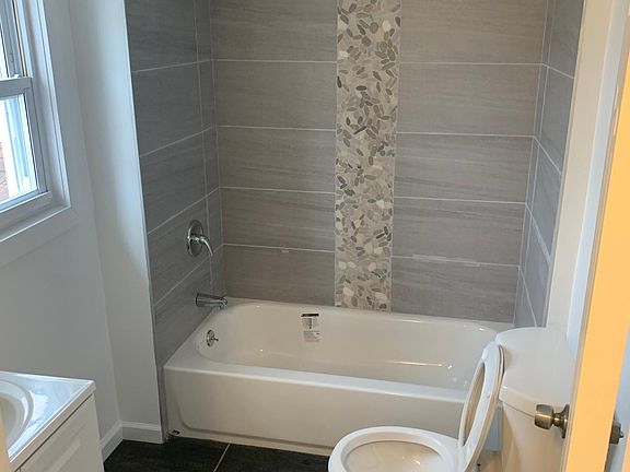5th image of 376 Lincoln Ave Floor 1