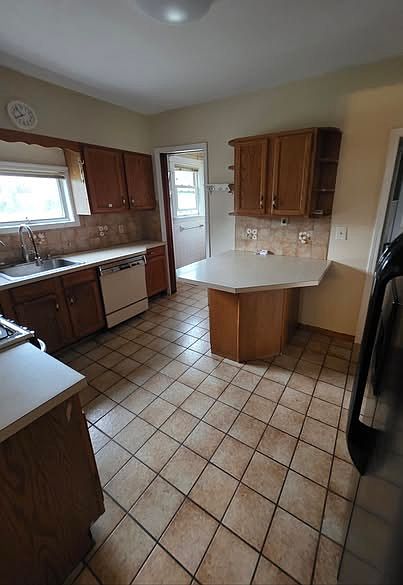 1st image of 429 Chenango St APT 1