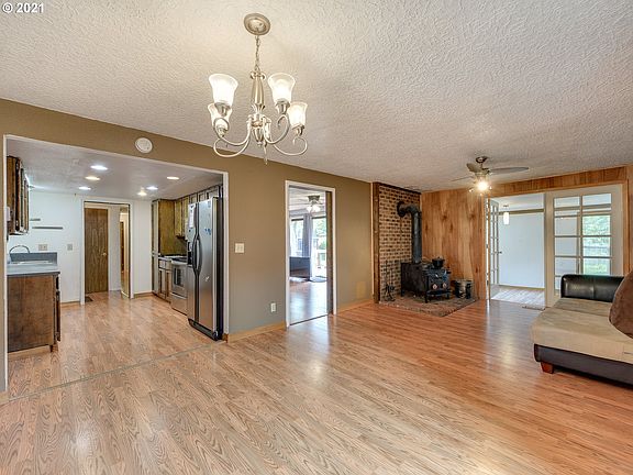 4th image of 10501 NE 41st St