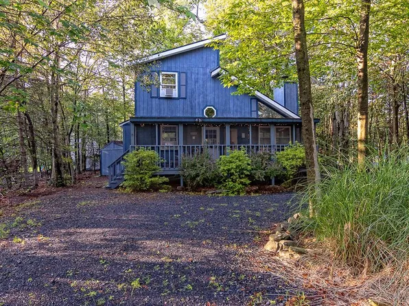 9275 Valley View Ct, Tobyhanna, PA 18466