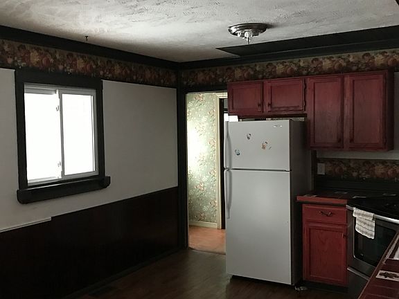 2nd image of 1527 Roseland Dr