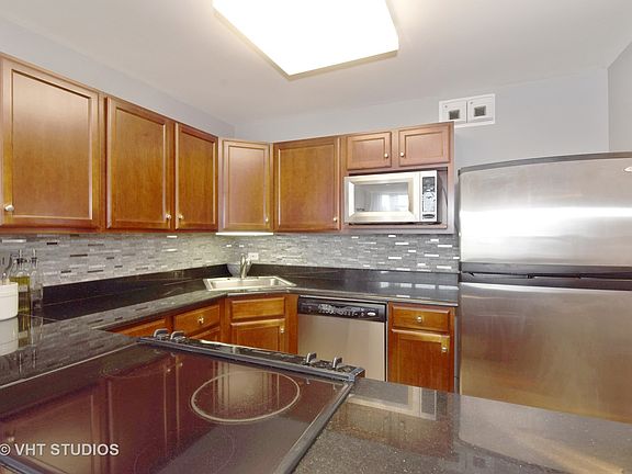 5th image of 525 W Hawthorne Pl APT 2201