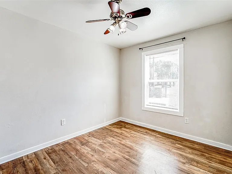 2520 Anita St — Photo 15