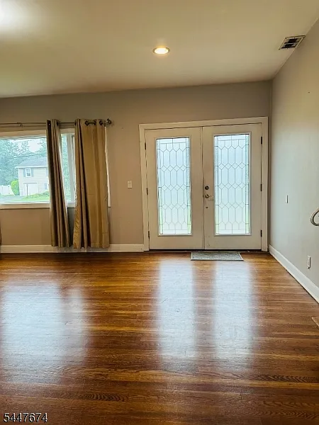 4 bed, 2.0 bath, $4,000 — Photo 2