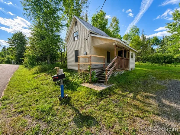 8786 5th St, Lake Linden, MI 49945