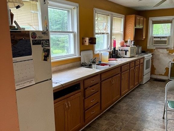 3rd image of 4465 Eastland Ave