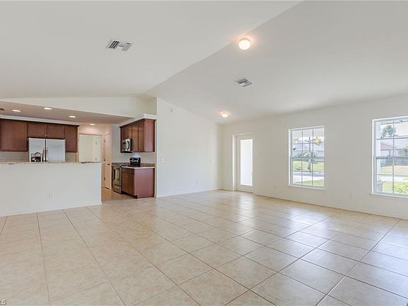 3rd image of 1821 SW 26th St