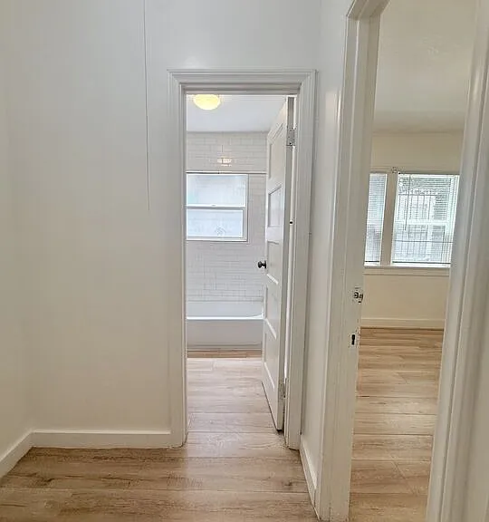 934 1/2 S Berendo St — Photo 12